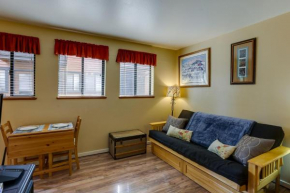 Sunriver Vacation Rental with Community Hot Tub!
